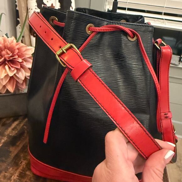 Vintage Louis Vuitton Black/Red Epi Noé Bucket Bag W/COA - Picture 4 of 16